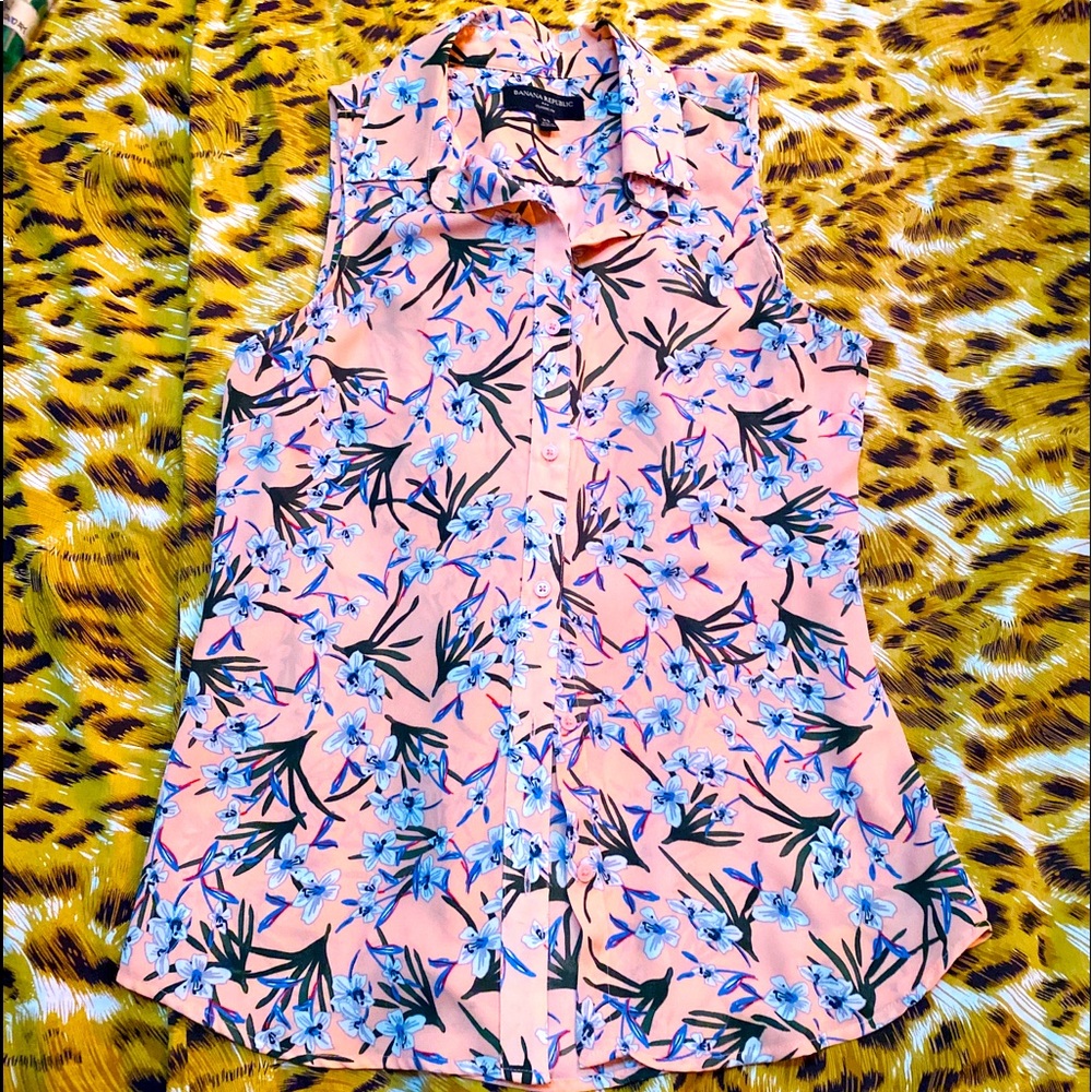 Banana Republic Women’s Sleeveless Top peach